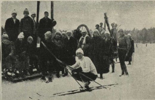 Latvijas sporta biedrības slēpotāji Mežaparkā, Rīgā, 1926g. Foto: Atpūta Nr.66