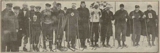 Latvijas slēpotāju meistarsacīkstes Mežaparkā. 15 km slēpojuma dalībnieki un tiesneši. Foto: Atpūta Nr.222
